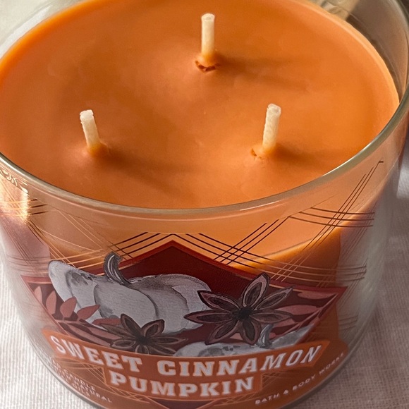 It’s Pumpkin Time. Bath and Body Works Candle and Starbucks Bear. - Picture 7 of 7